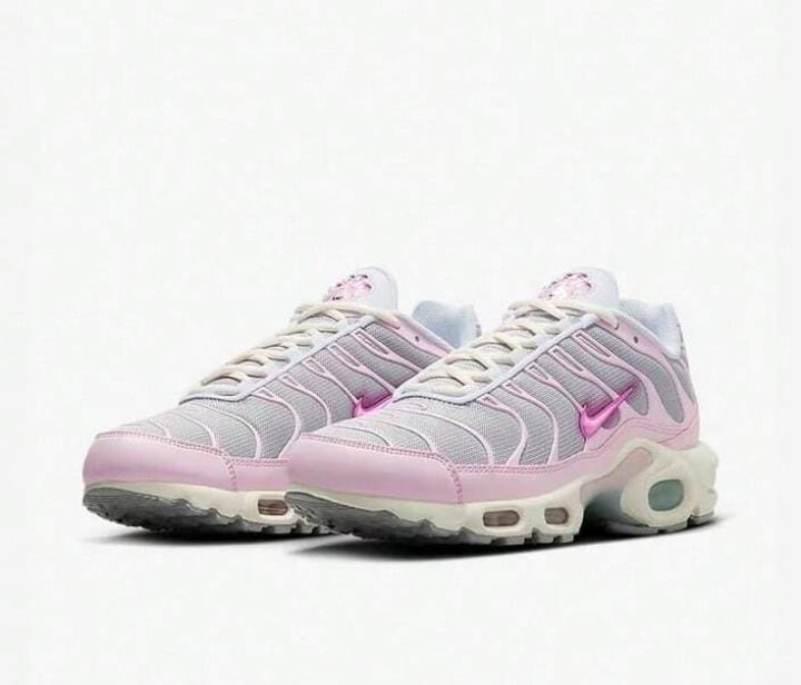 Nike Women's AirMax Plus Cushioning Casual Running Sneakers